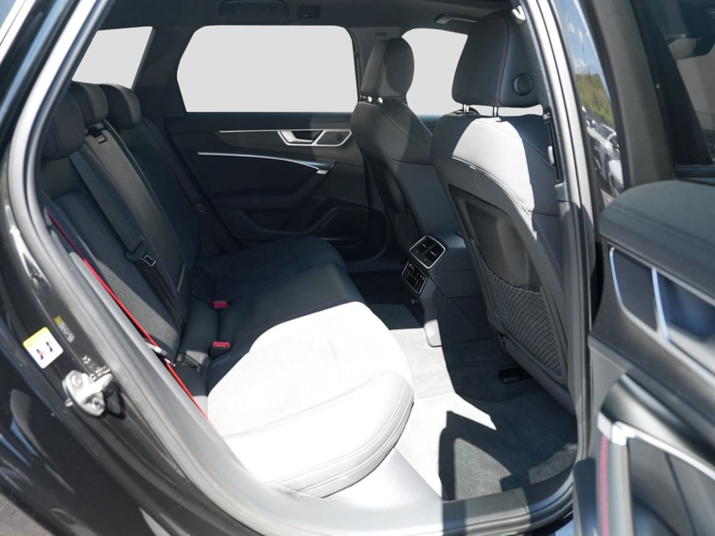 Bild über Audi A6 Avant S line 40 TDI quattro S tronic - für weitere Informationen kontaktieren Sie den Audi Partner