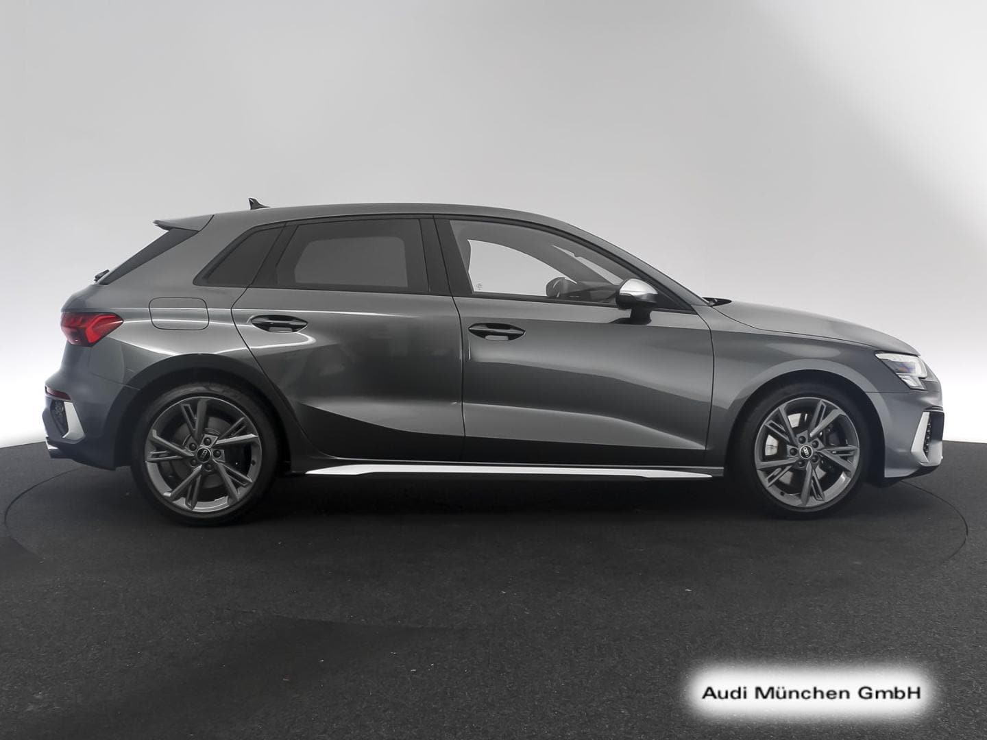 Bild über Audi S3 Sportback TFSI quattro S tronic - für weitere Informationen kontaktieren Sie den Audi Partner