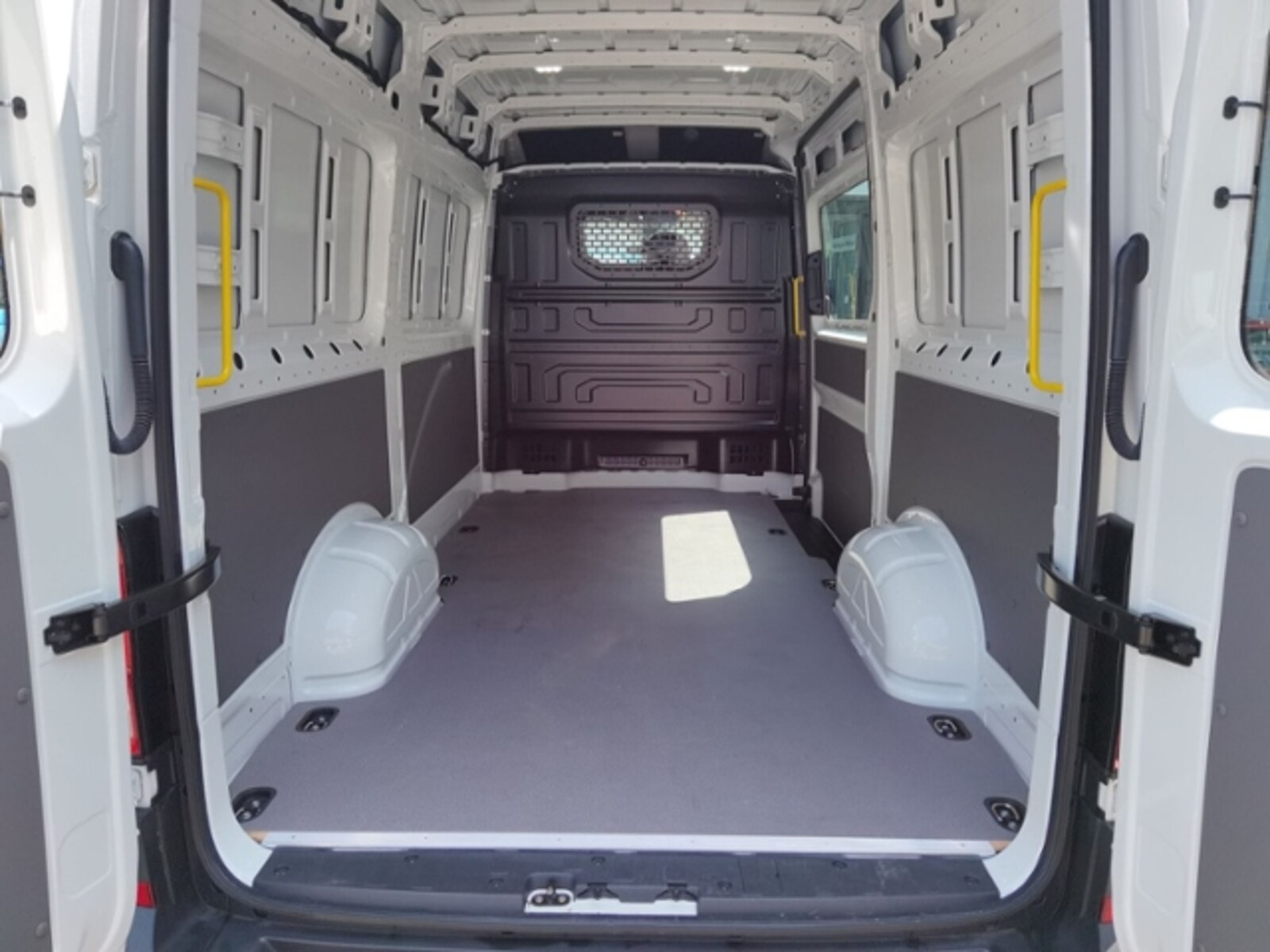 Volkswagen Crafter Kasten mittlerer Radstand – Bild 15