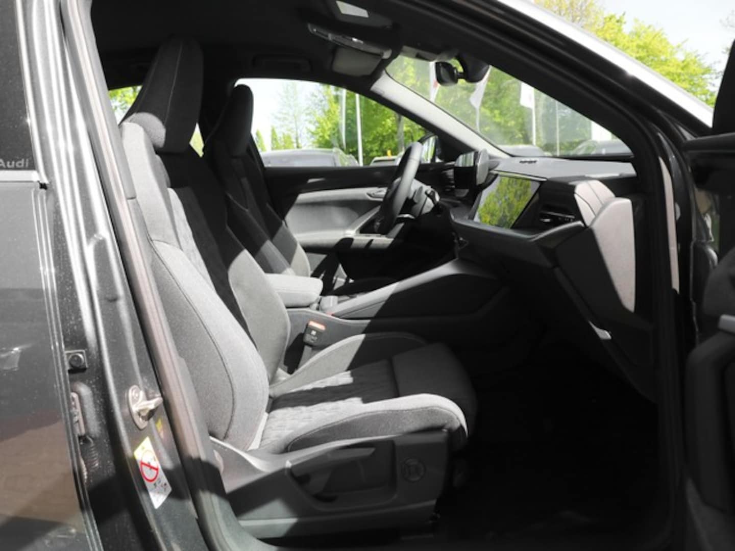 Bild über Audi Q5 Sportback TDI quattro 150 kW S tronic - für weitere Informationen kontaktieren Sie den Audi Partner