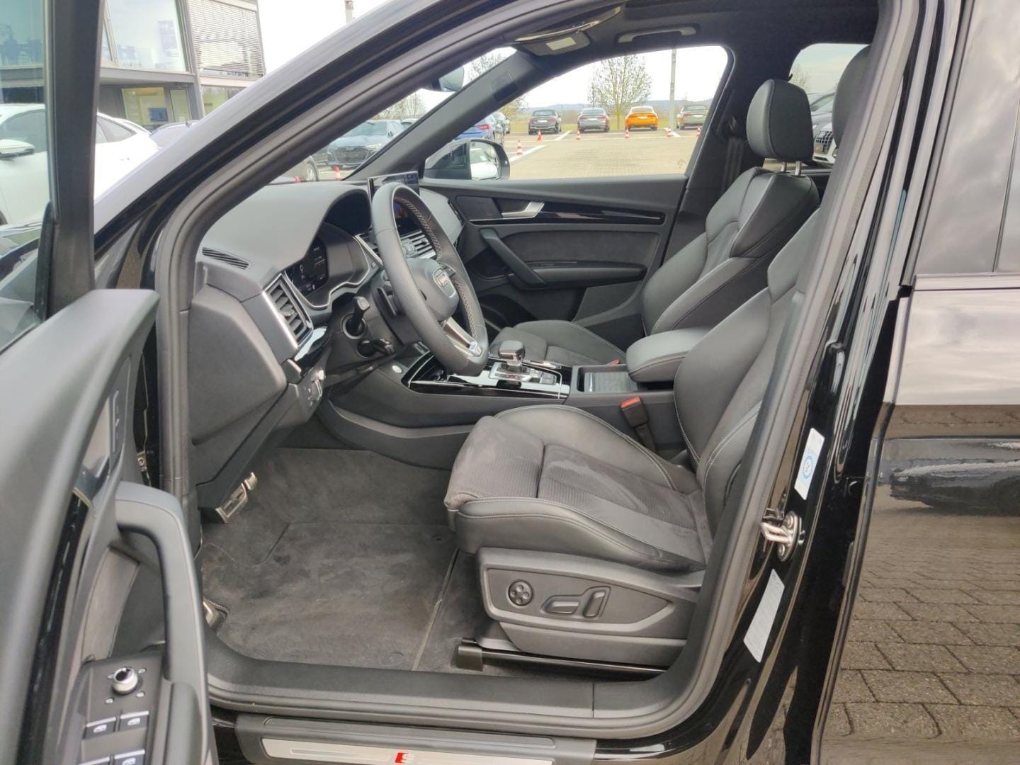 Bild über Audi SQ5 TDI tiptronic - für weitere Informationen kontaktieren Sie den Audi Partner