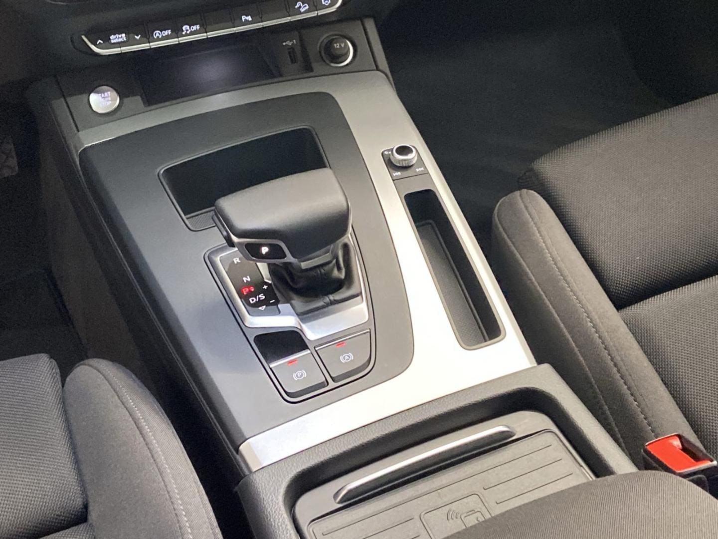 Bild über Audi Q5 40 TFSI quattro S tronic - für weitere Informationen kontaktieren Sie den Audi Partner