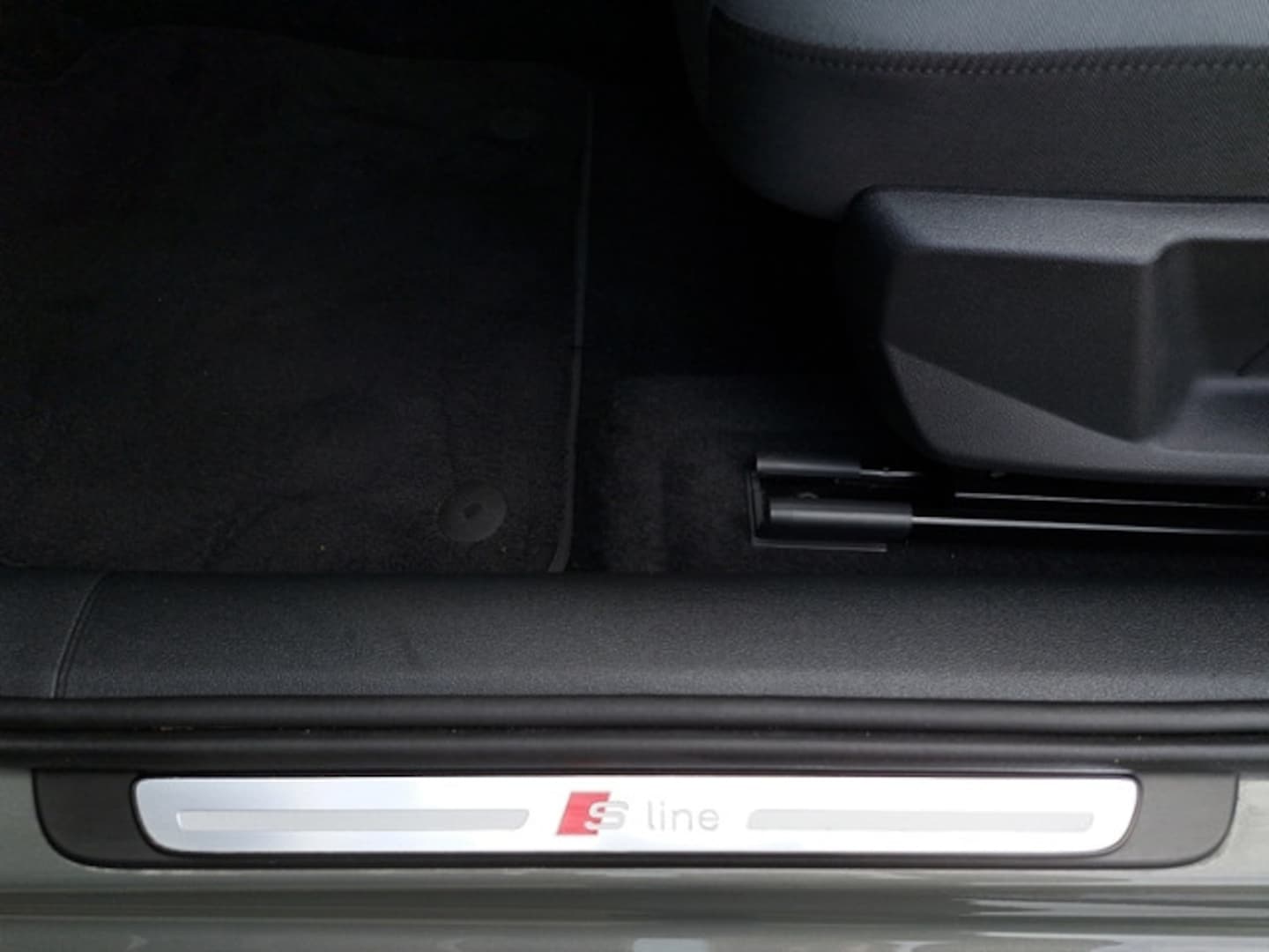 Bild über Audi A1 Sportback S line 40 TFSI S tronic - für weitere Informationen kontaktieren Sie den Audi Partner