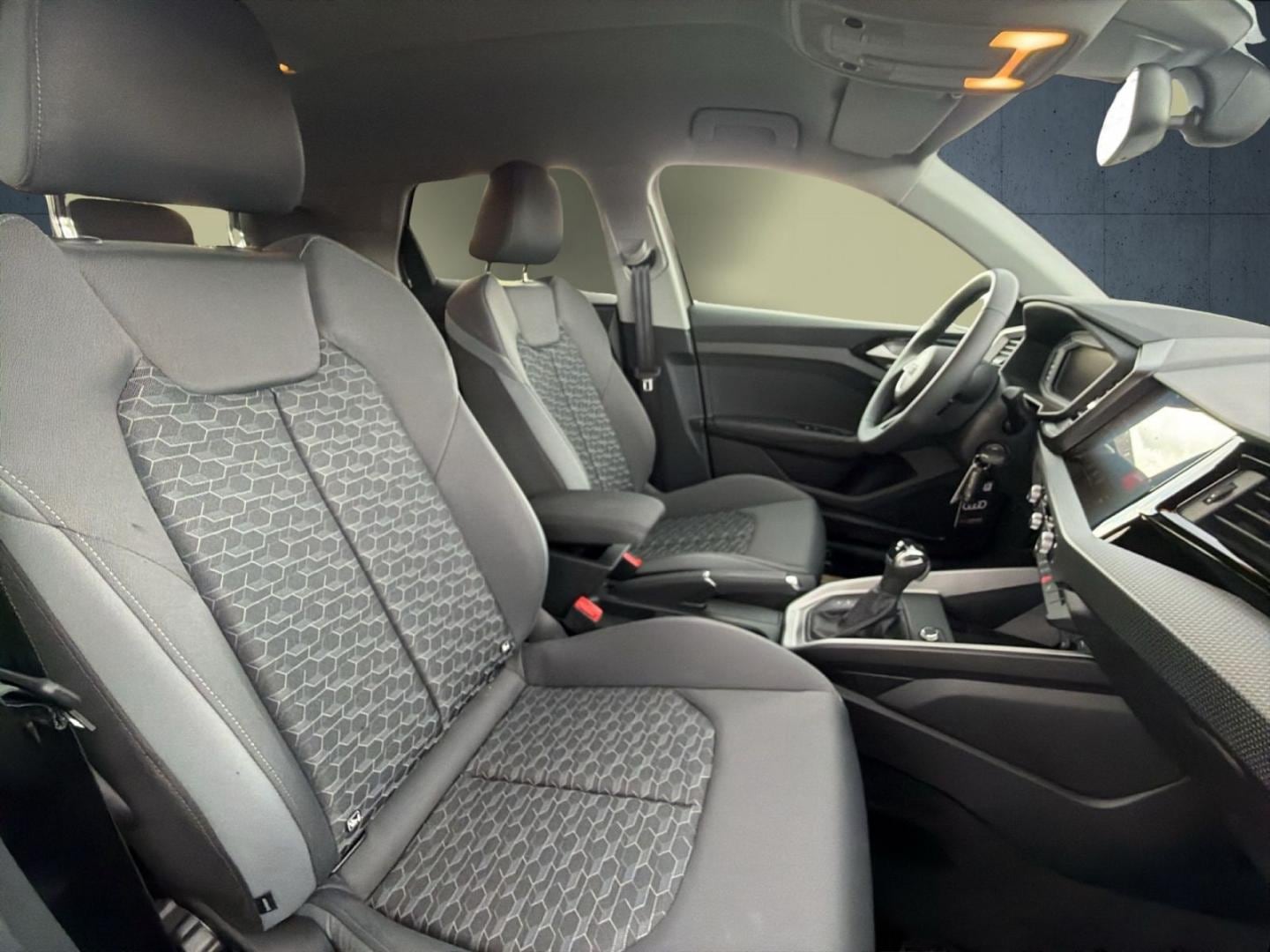 Bild über Audi A1 Sportback S line 25 TFSI S tronic - für weitere Informationen kontaktieren Sie den Audi Partner