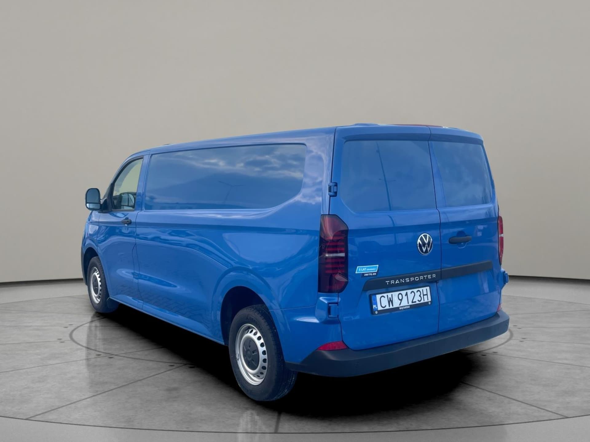 Volkswagen Transporter Furgon długi rozstaw osi