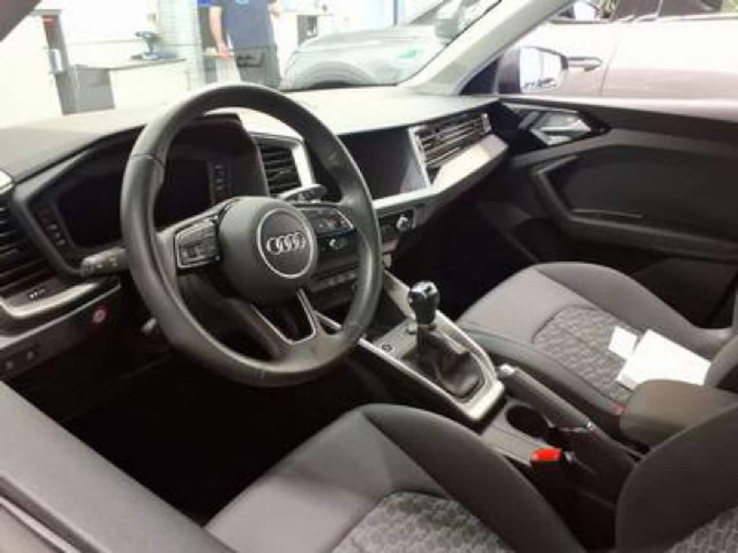 Bild über Audi A1 allstreet 30 TFSI Schaltgetriebe - für weitere Informationen kontaktieren Sie den Audi Partner