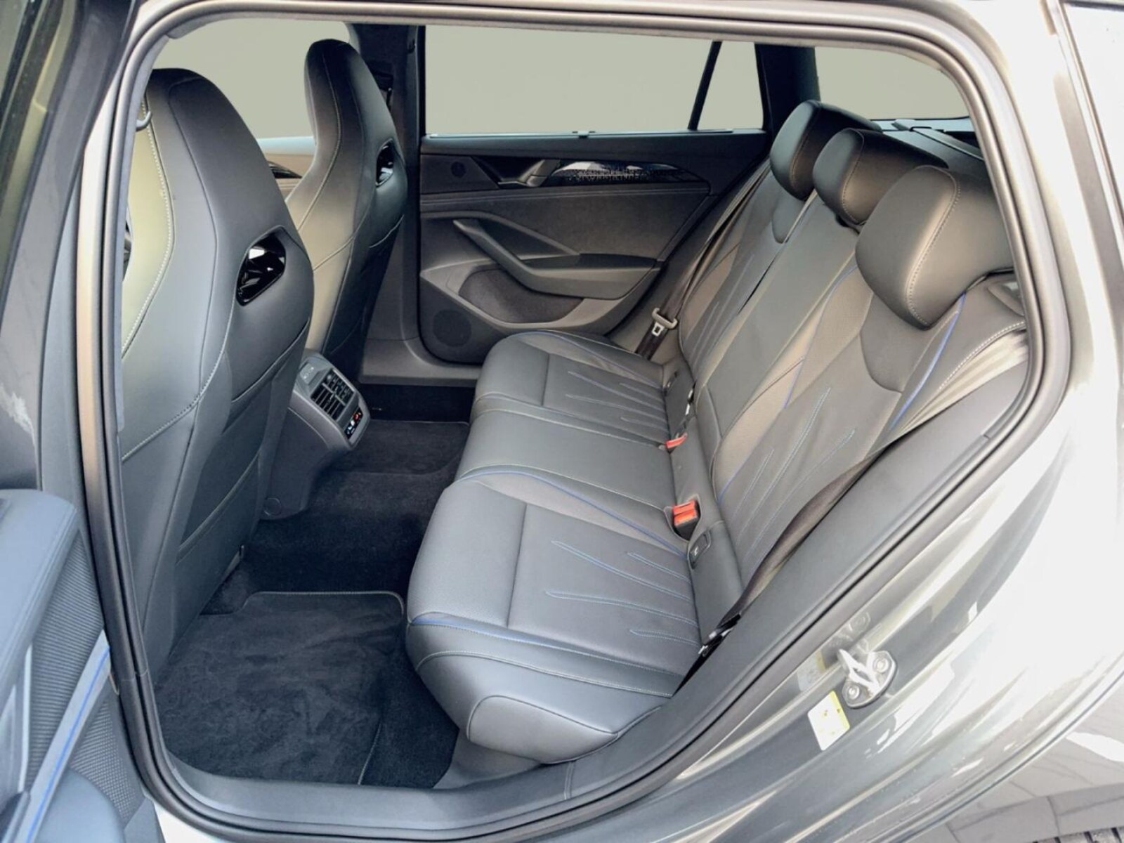 Volkswagen Passat – Bild 12