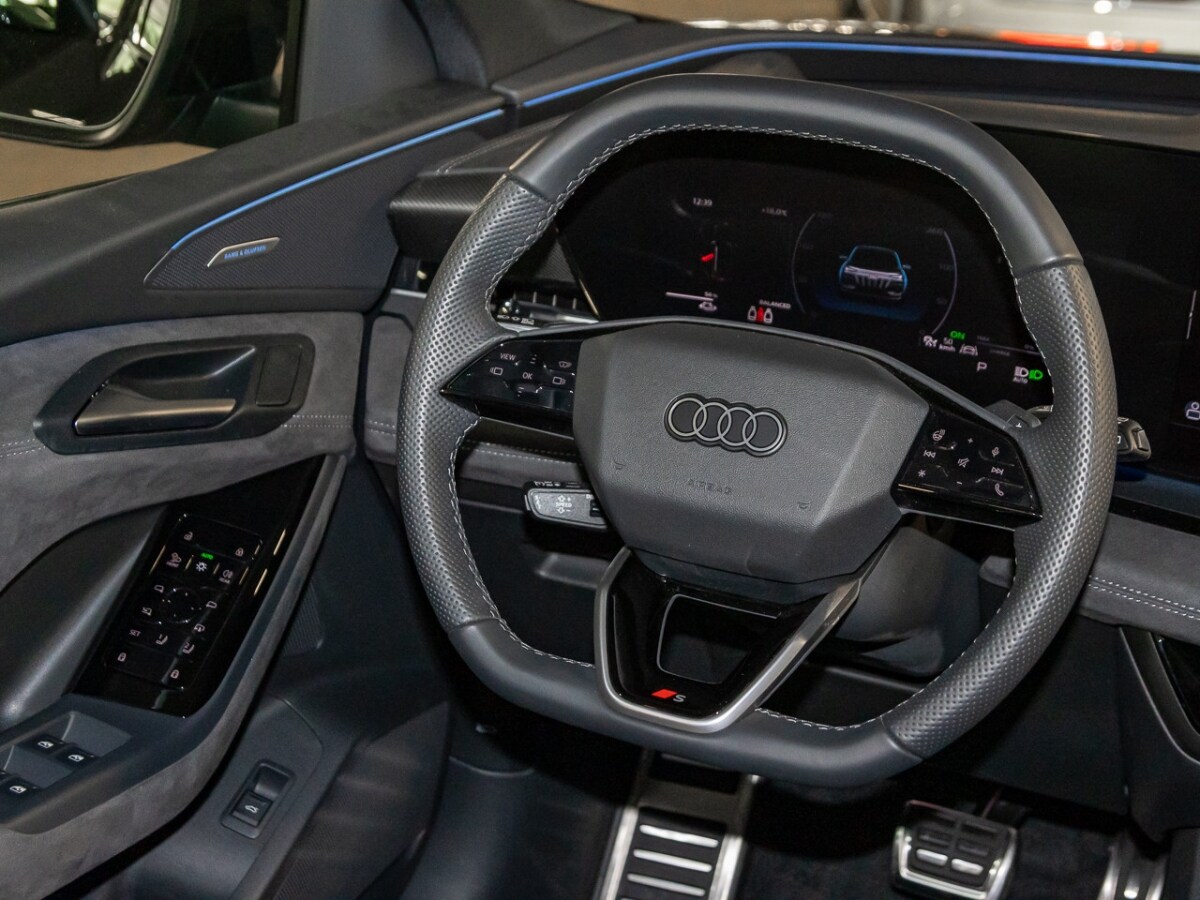 Image about Audi Q6 SUV e-tron e-tron quattro