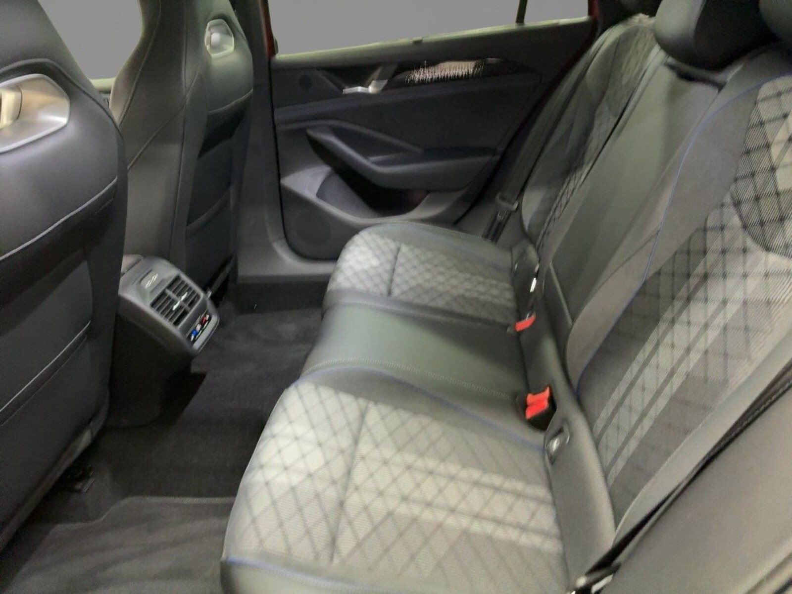 Volkswagen Passat – Bild 7