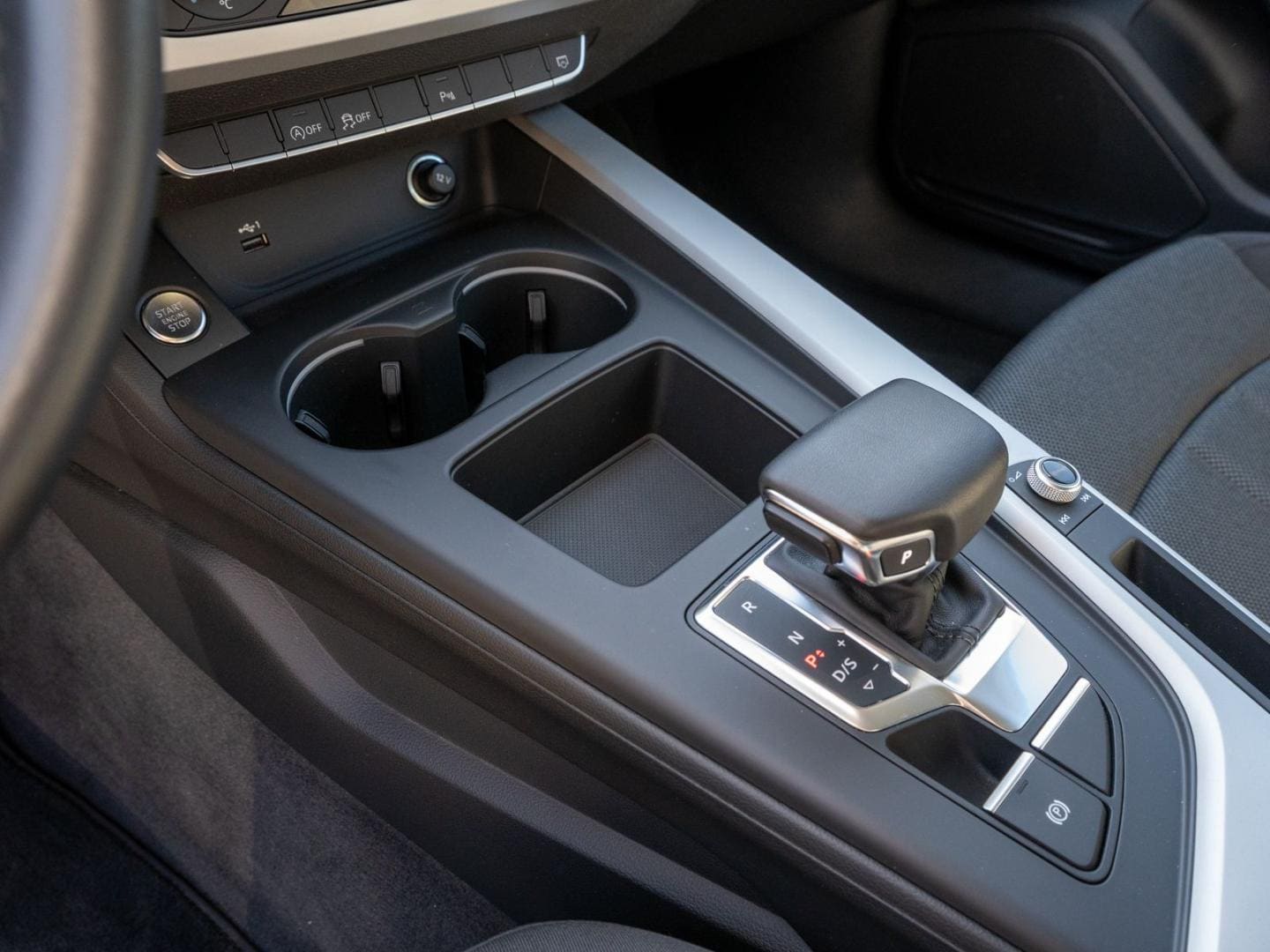 Bild über Audi A4 Avant advanced 30 TDI S tronic - für weitere Informationen kontaktieren Sie den Audi Partner