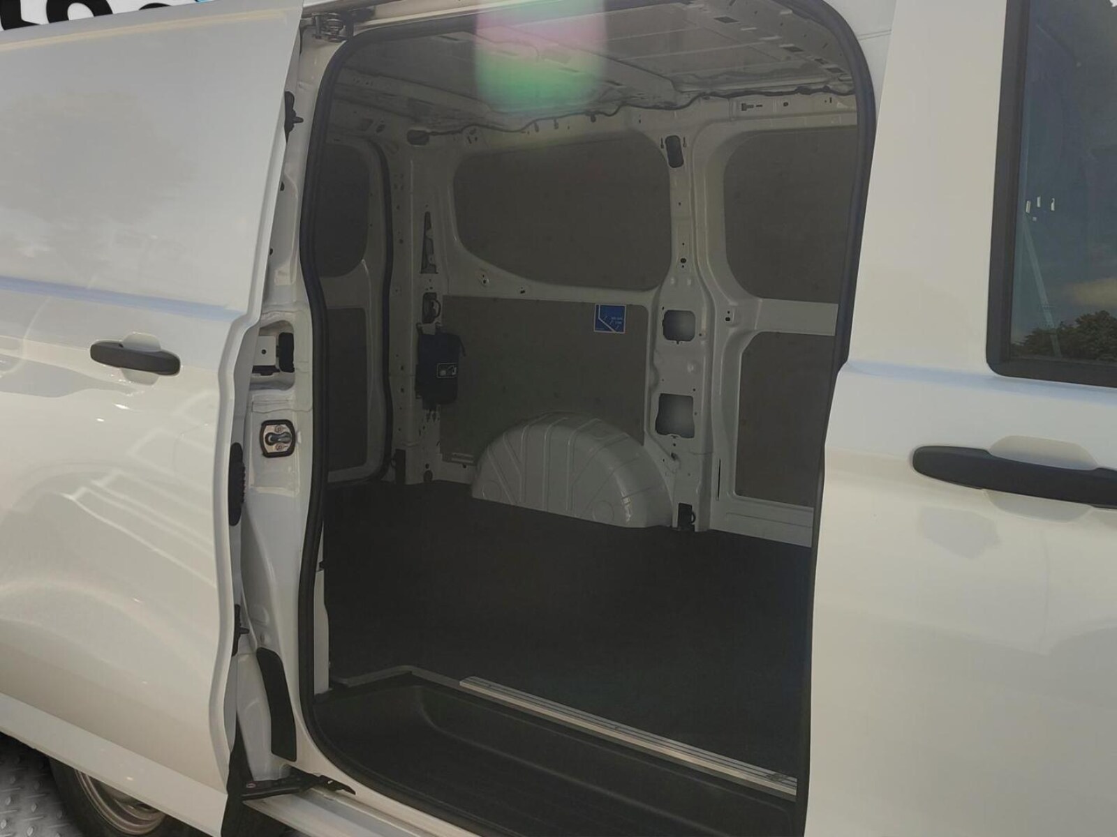 Volkswagen Transporter Kasten kurzer Radstand – Bild 8