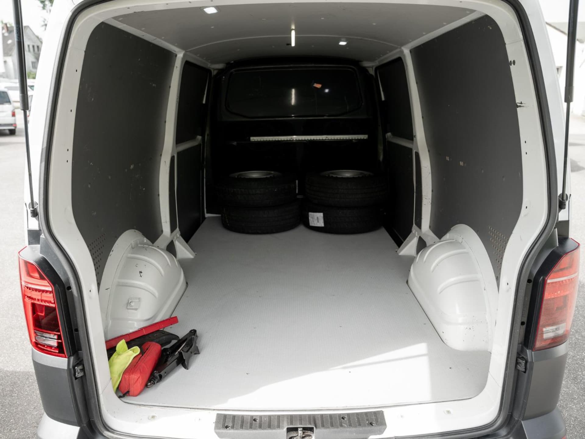 Volkswagen T6.1 Transporter Kasten langer Radstand