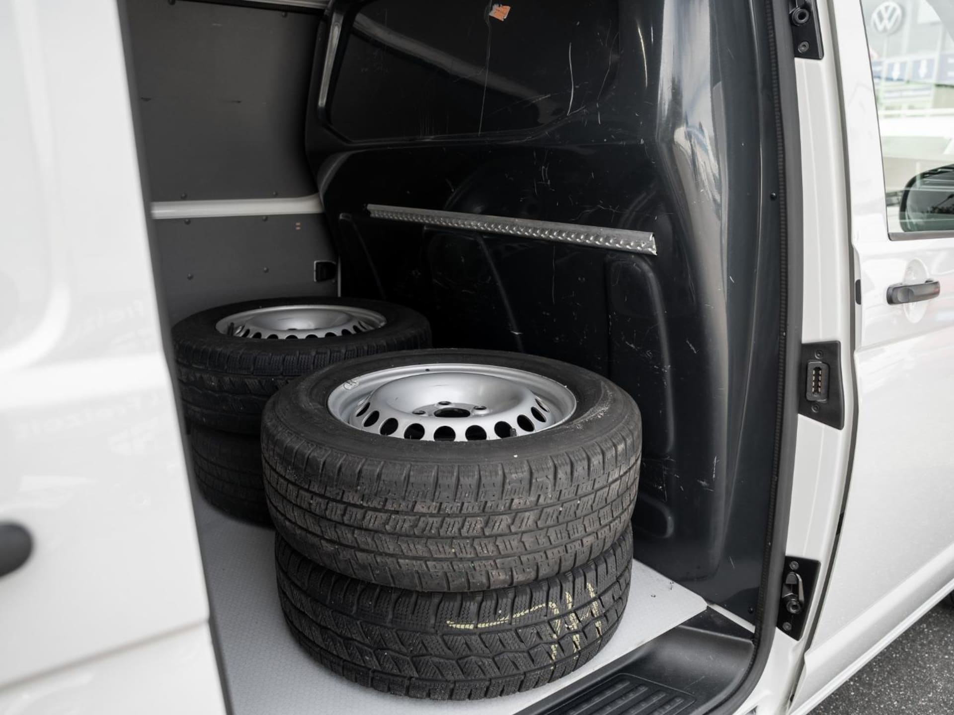 Volkswagen T6.1 Transporter Kasten langer Radstand
