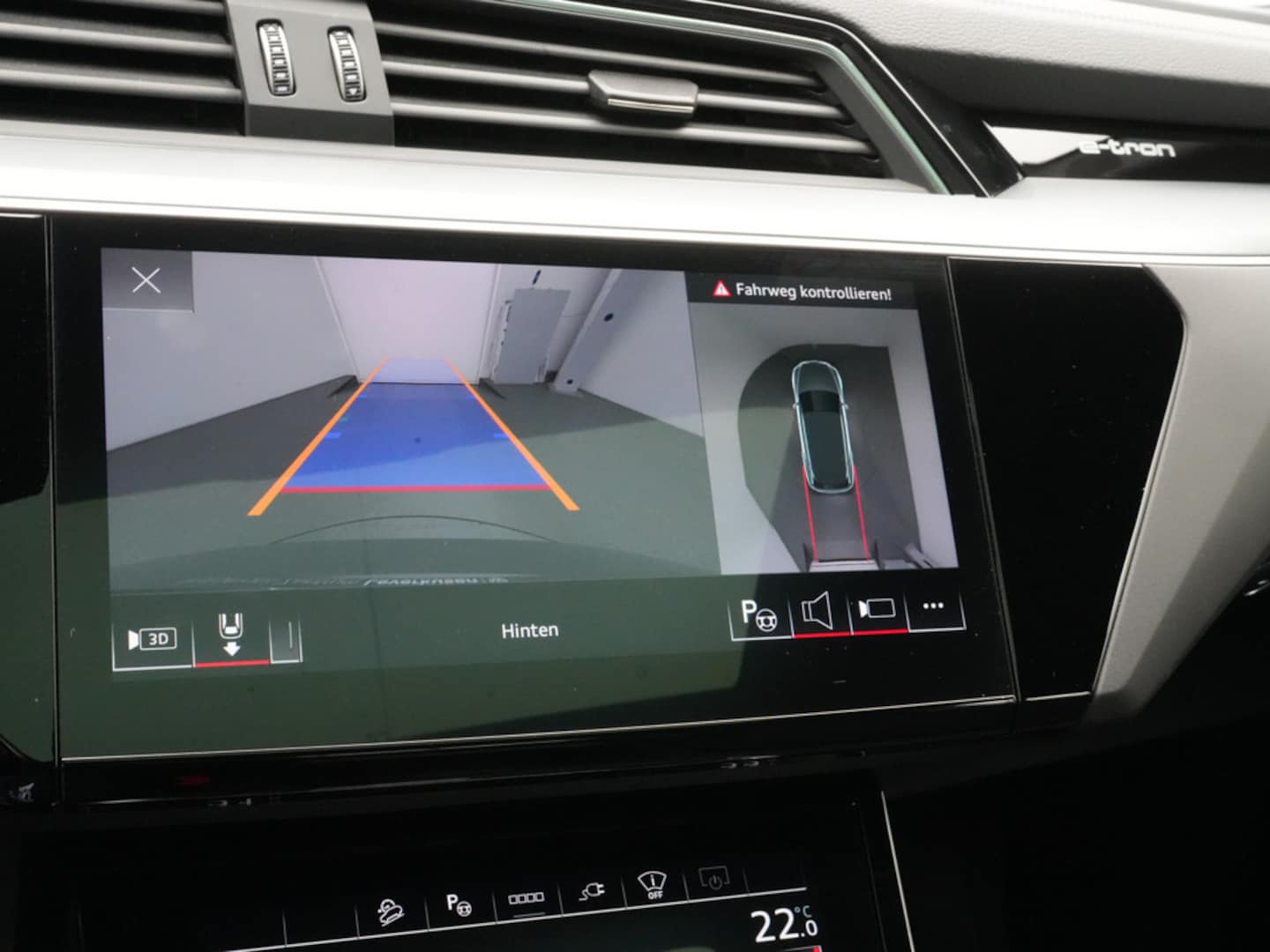 Bild über Audi Q8 e-tron S line 50 e-tron quattro - für weitere Informationen kontaktieren Sie den Audi Partner