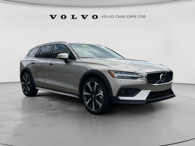 2025 Volvo V60 Cross Country