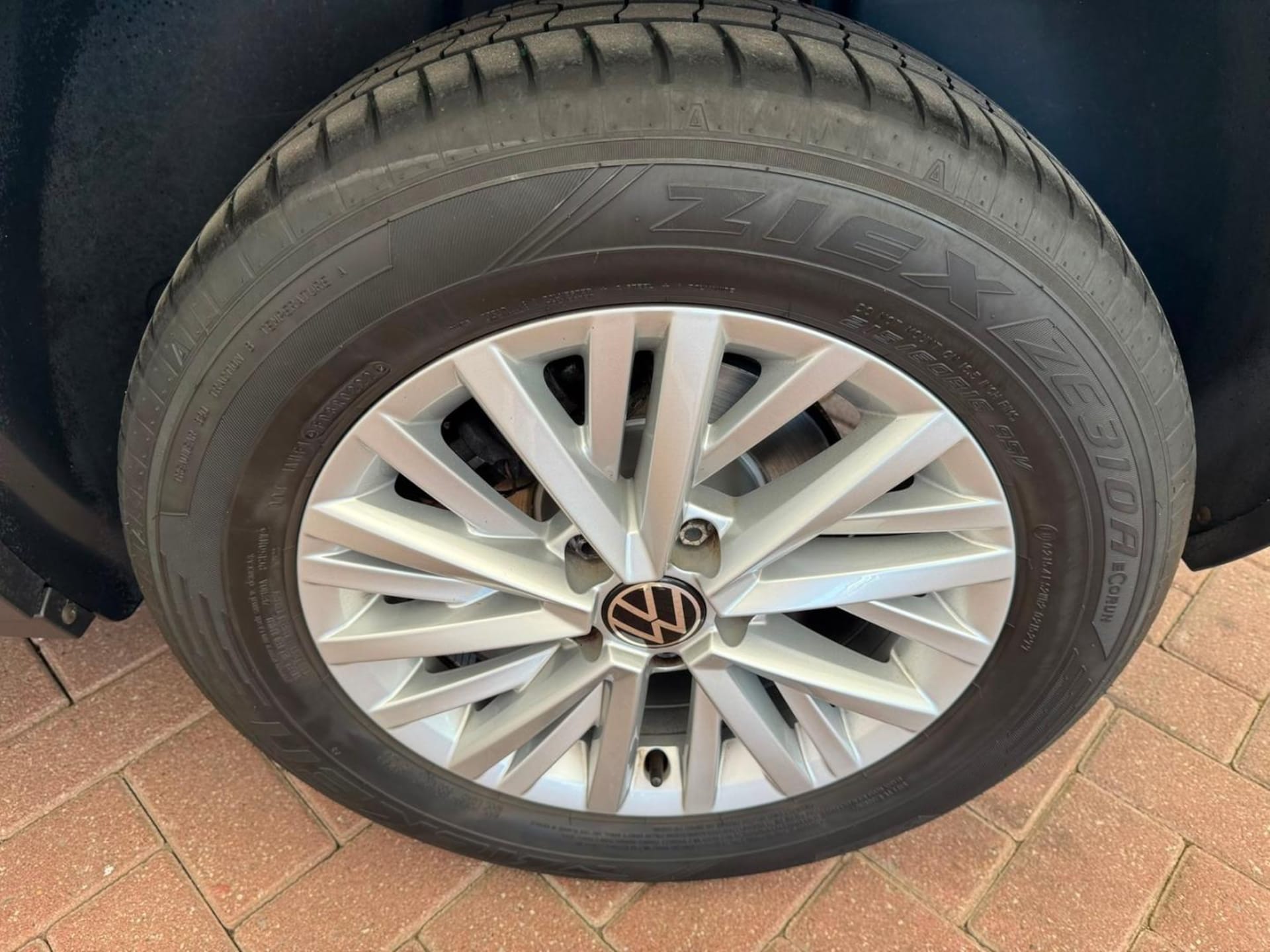 Volkswagen T-Roc Basis-Modell