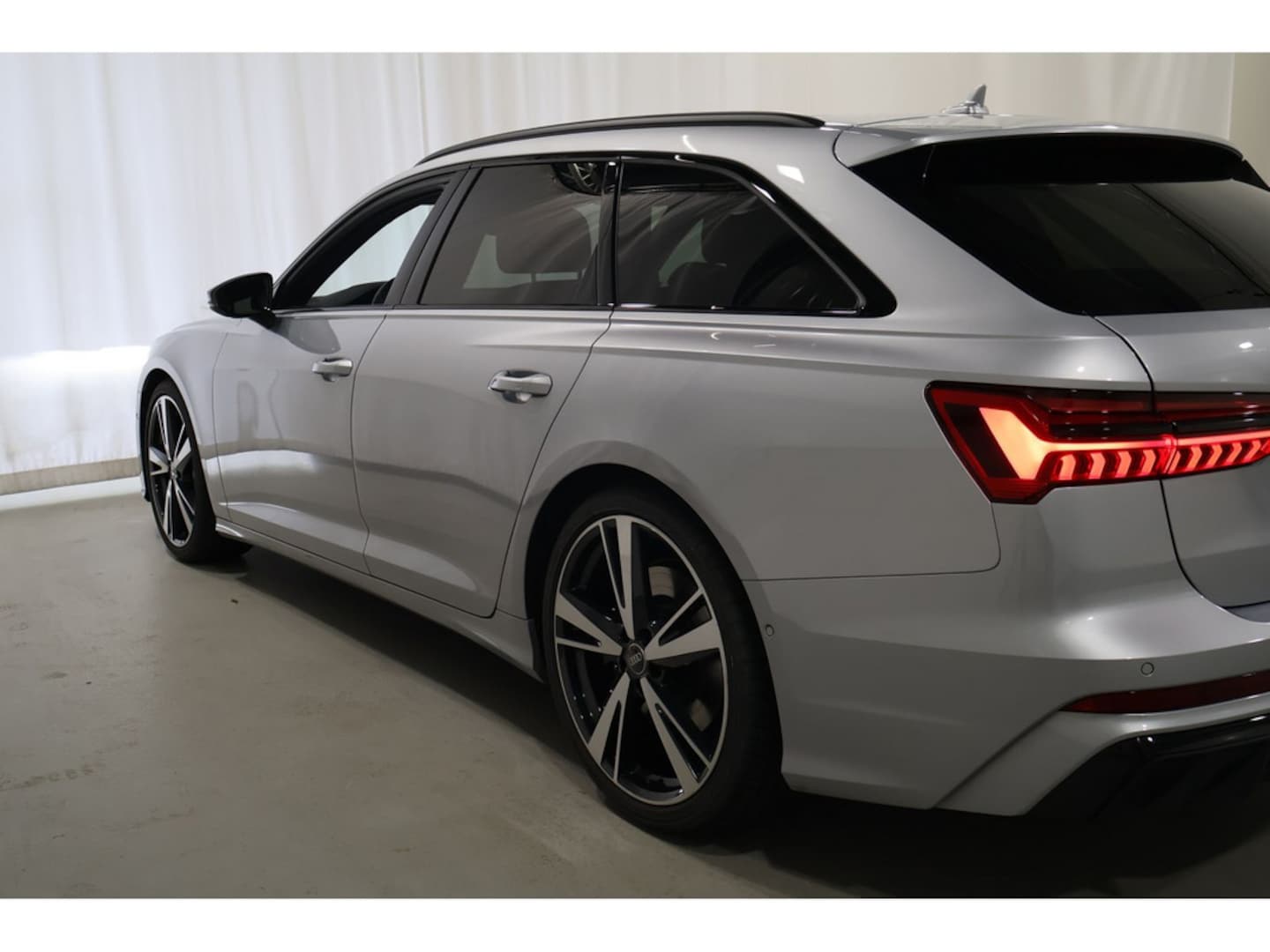 Bild über Audi S6 Avant TDI quattro tiptronic - für weitere Informationen kontaktieren Sie den Audi Partner