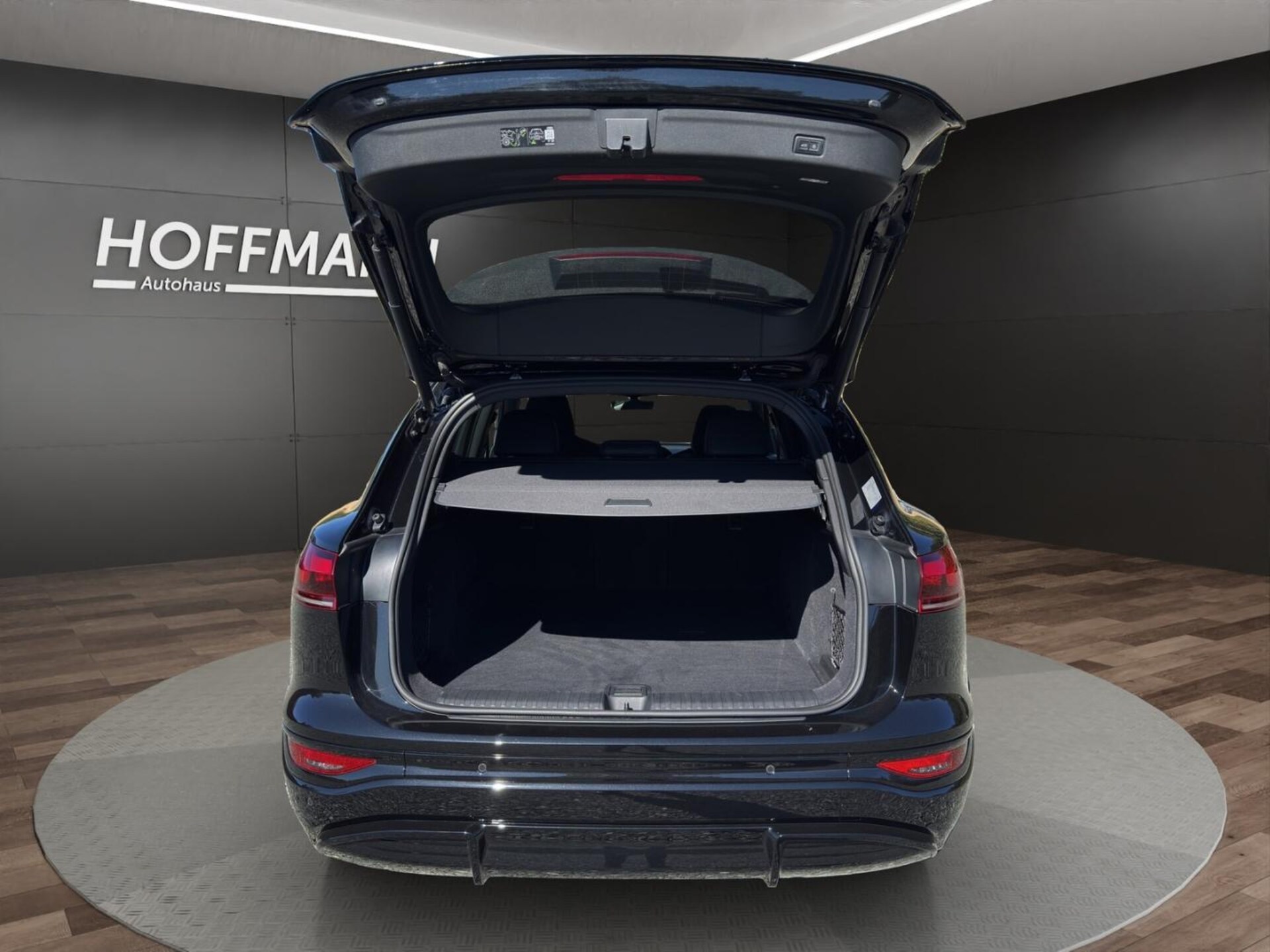 Audi SQ6 SUV e-tron