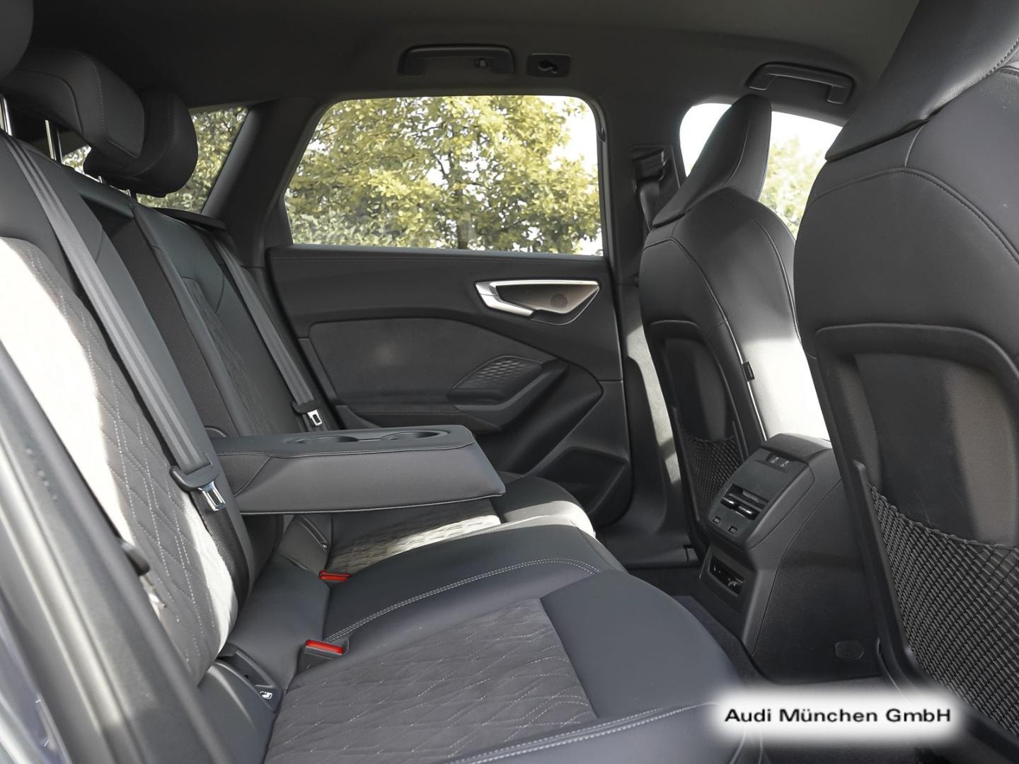 Bild über Audi A5 Avant TFSI 150 kW S tronic - für weitere Informationen kontaktieren Sie den Audi Partner