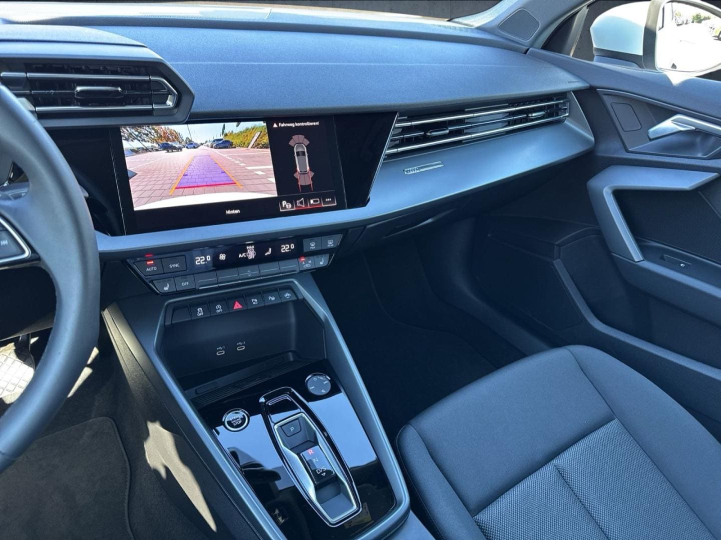 Bild über Audi A3 Sportback S line 30 TFSI S tronic - für weitere Informationen kontaktieren Sie den Audi Partner