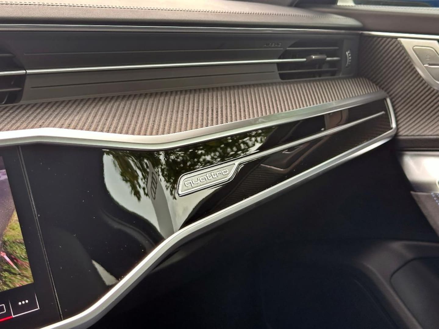 Bild über Audi RS 6 Avant performance quattro tiptronic - für weitere Informationen kontaktieren Sie den Audi Partner