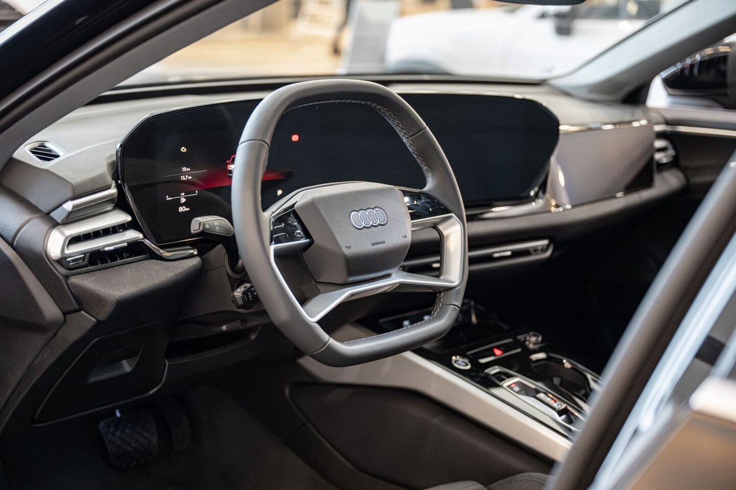 Bild über Audi A6 Avant TDI 150 kW S tronic - für weitere Informationen kontaktieren Sie den Audi Partner