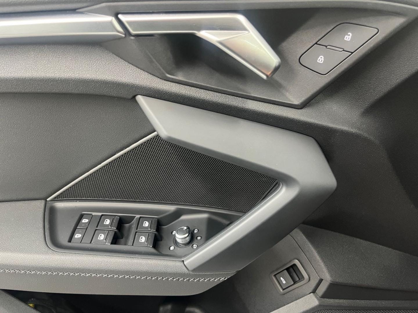 Bild über Audi S3 Limousine TFSI quattro S tronic - für weitere Informationen kontaktieren Sie den Audi Partner