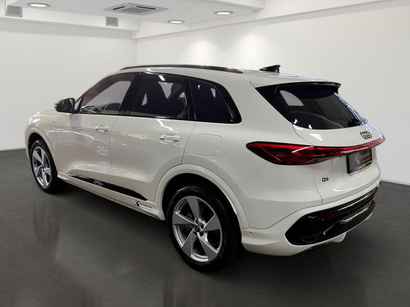 Bild über Audi Q5 SUV e-hybrid e-hybrid quattro 220 kW S tronic - für weitere Informationen kontaktieren Sie den Audi Partner