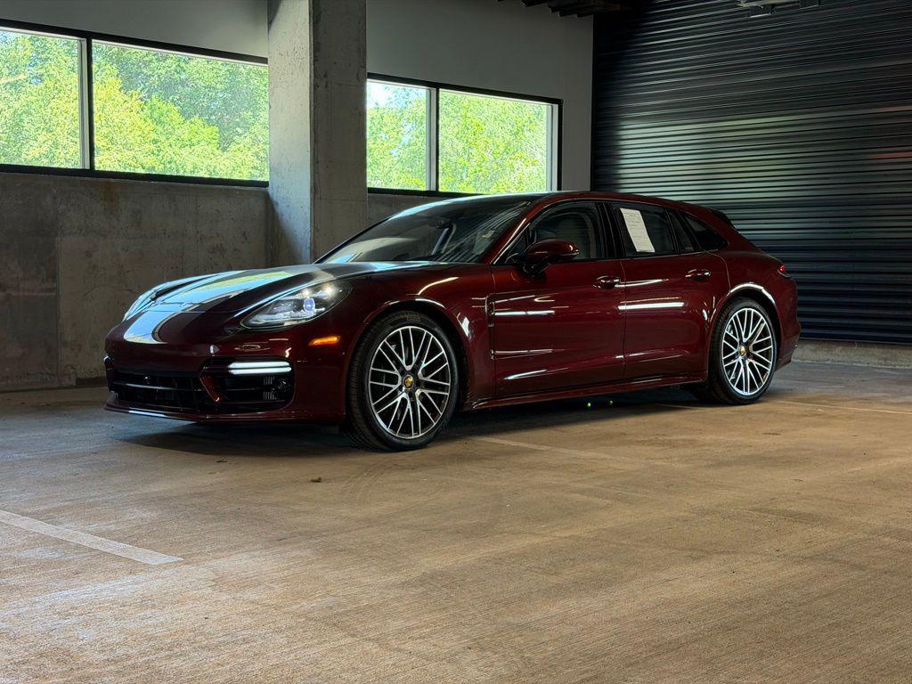 2023 Porsche Panamera GTS Sport Turismo's photo