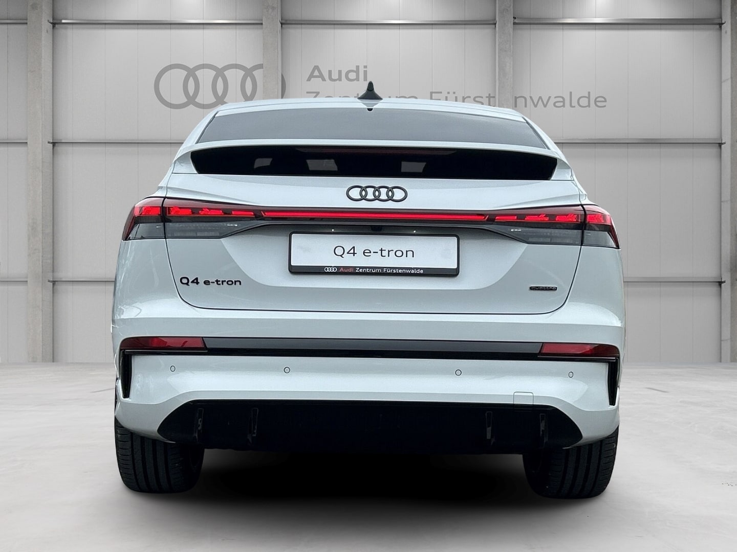 Bild über Audi Q4 Sportback e-tron e-tron quattro 220 kW - für weitere Informationen kontaktieren Sie den Audi Partner