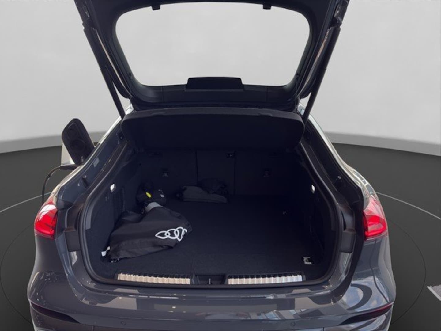 Bild über Audi RS 5 Limousine TFSI quattro 470 kW tiptronic - für weitere Informationen kontaktieren Sie den Audi Partner