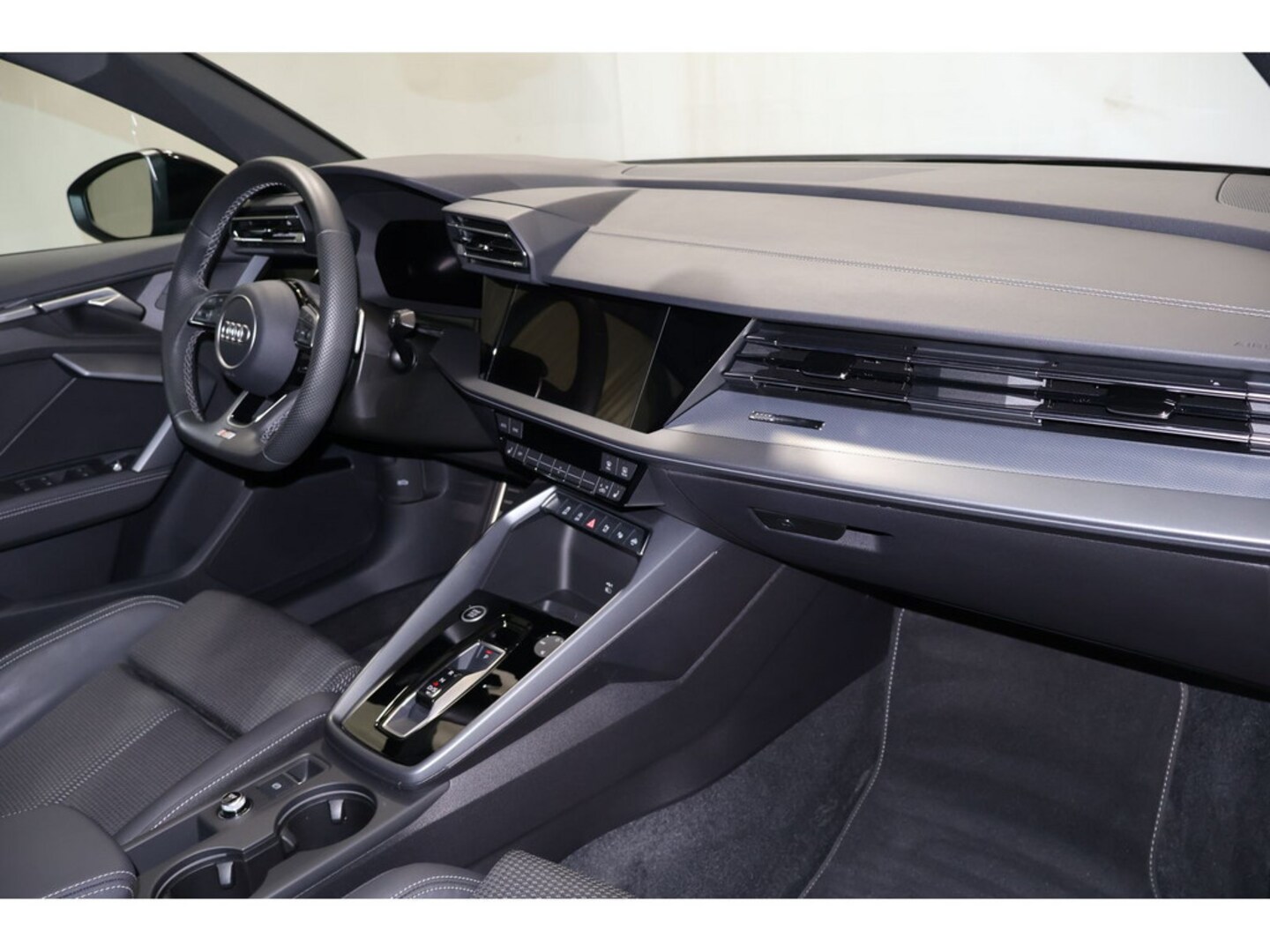 Bild über Audi A3 Sportback S line 35 TDI S tronic - für weitere Informationen kontaktieren Sie den Audi Partner