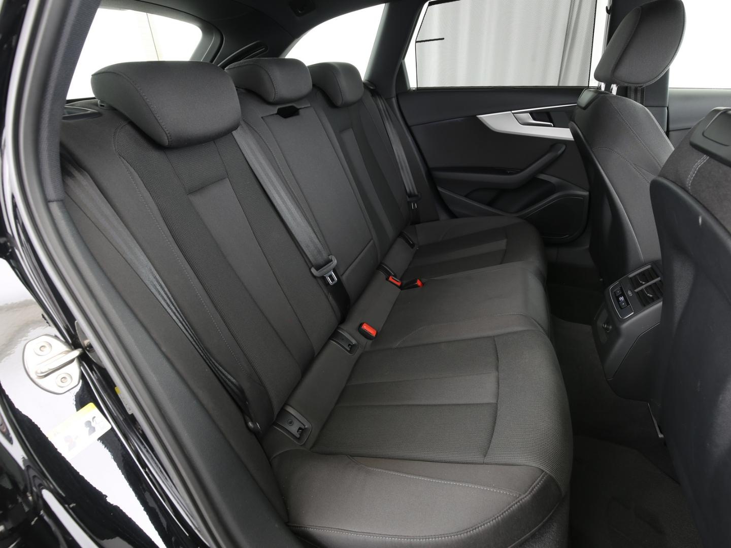Bild über Audi A4 Avant advanced 40 TFSI quattro S tronic - für weitere Informationen kontaktieren Sie den Audi Partner