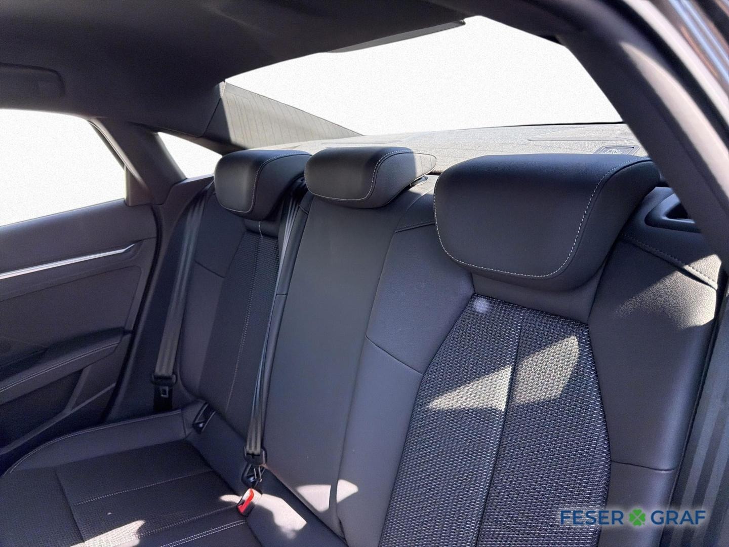Bild über Audi S3 Limousine TFSI quattro S tronic - für weitere Informationen kontaktieren Sie den Audi Partner