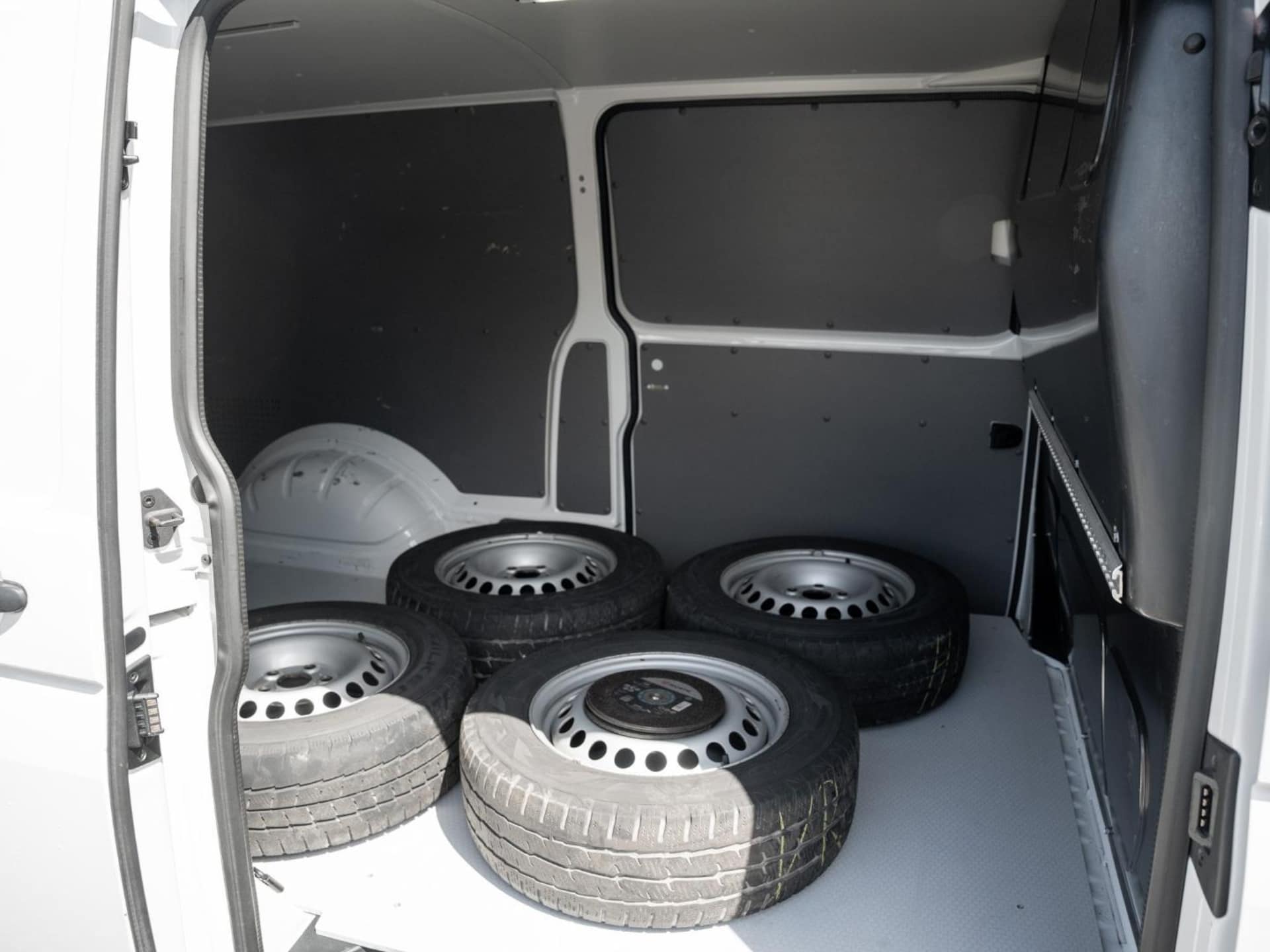 Volkswagen T6.1 Transporter Kasten langer Radstand