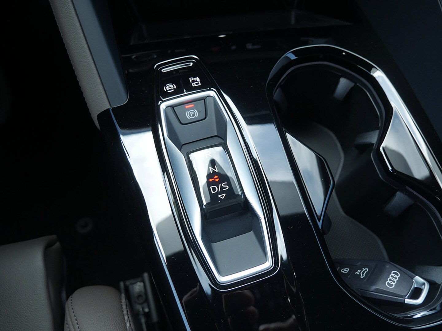 Bild über Audi Q5 SUV TFSI quattro 150 kW S tronic - für weitere Informationen kontaktieren Sie den Audi Partner