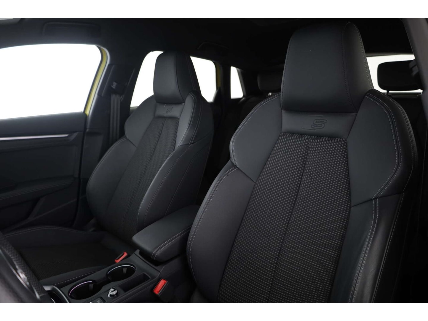 Bild über Audi S3 Sportback TFSI quattro S tronic - für weitere Informationen kontaktieren Sie den Audi Partner