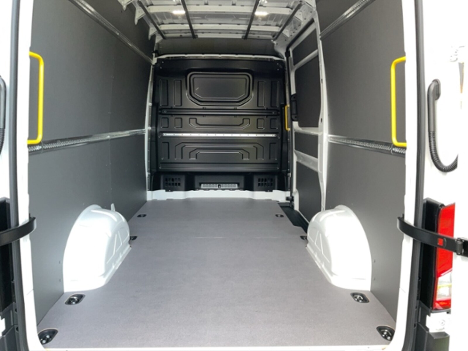 Volkswagen Crafter Kasten mittlerer Radstand – Bild 10