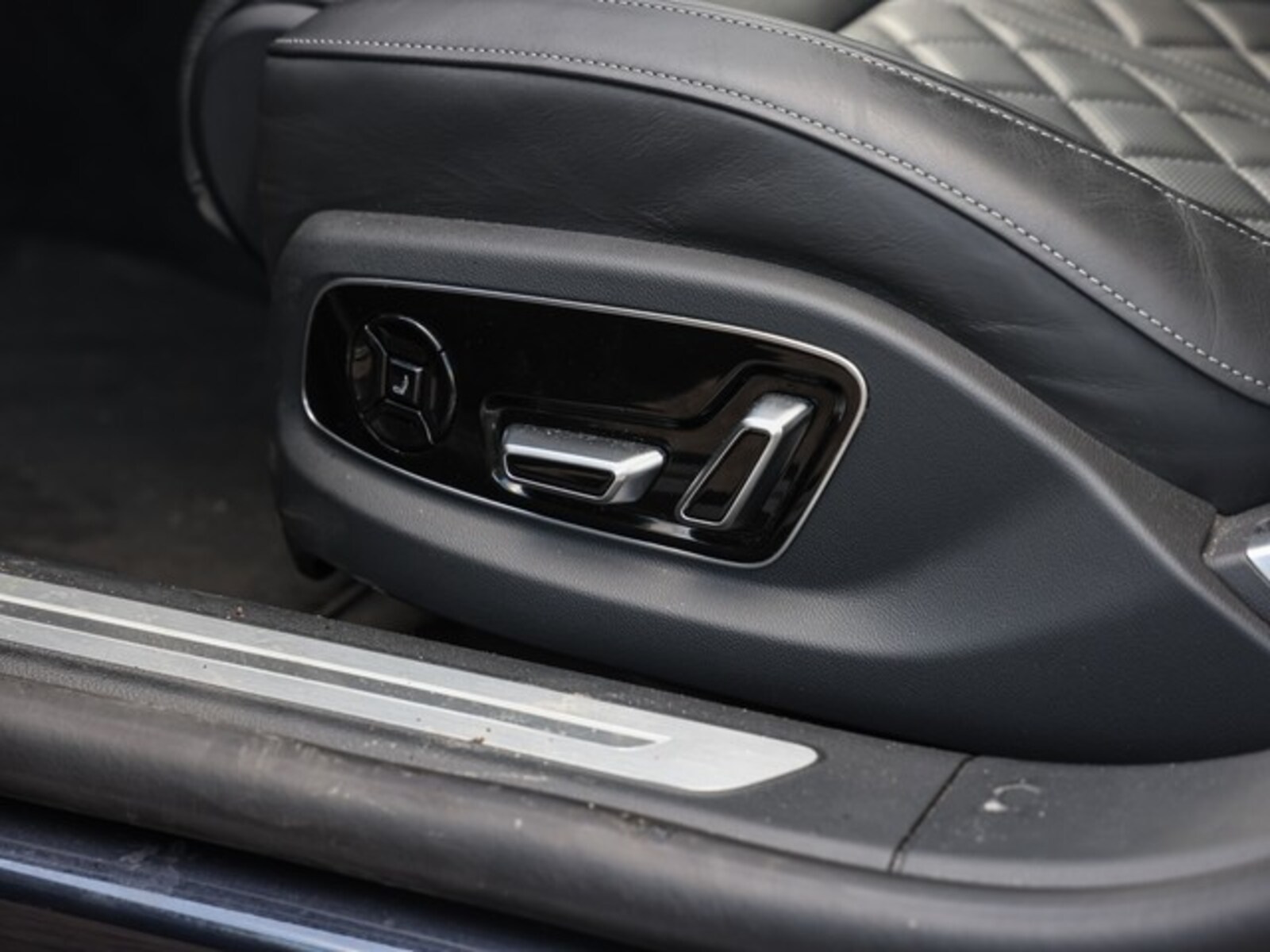 Audi A8 – Bild 12