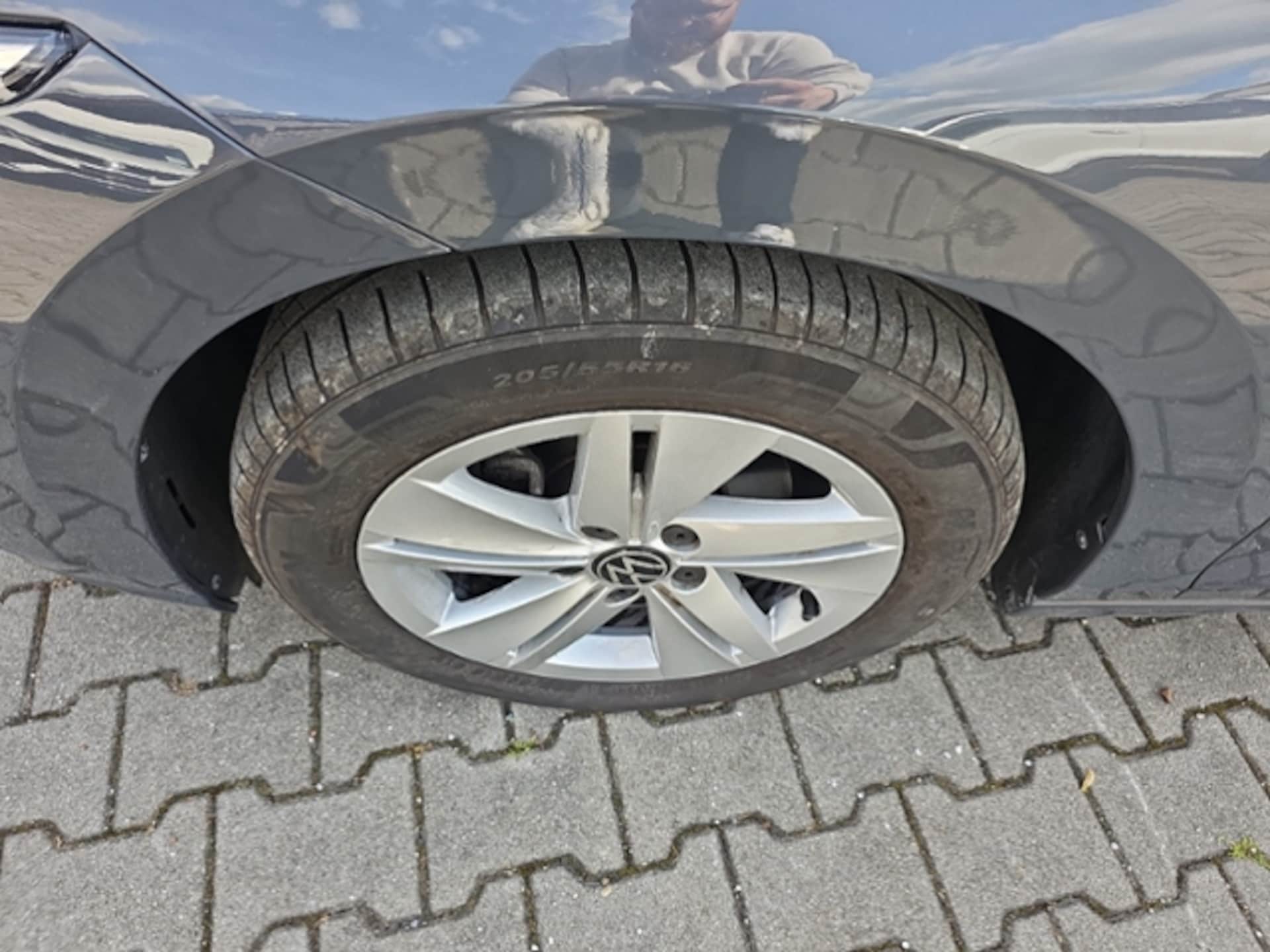 Volkswagen Golf Variant Life