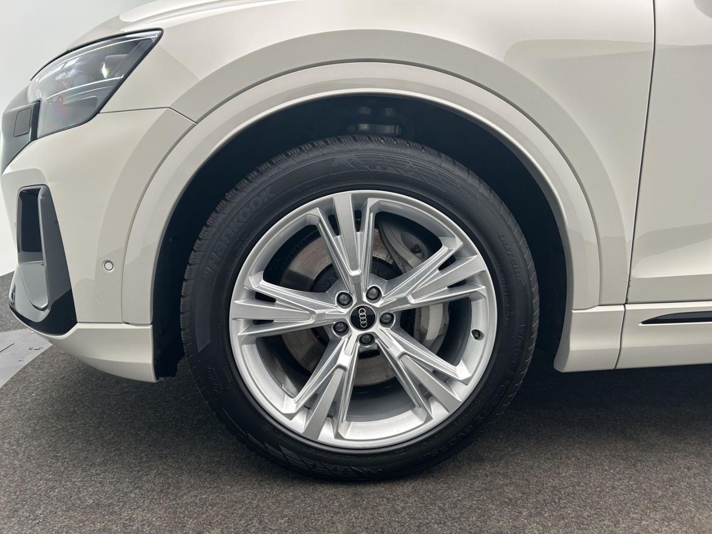 Bild über Audi Q8 SUV TFSI e 55 TFSI e quattro tiptronic - für weitere Informationen kontaktieren Sie den Audi Partner