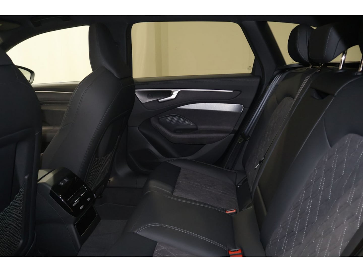 Bild über Audi A6 Avant edition one TDI quattro 220 kW S tronic - für weitere Informationen kontaktieren Sie den Audi Partner