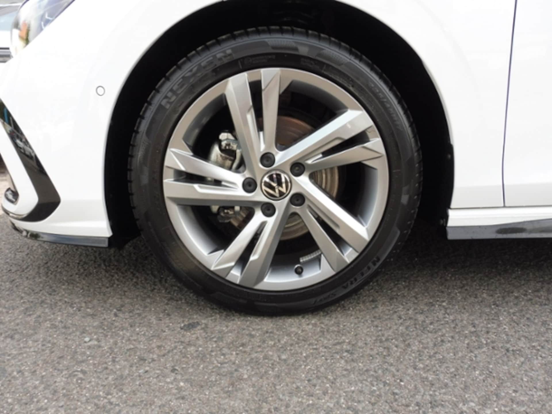 Volkswagen Golf R-Line