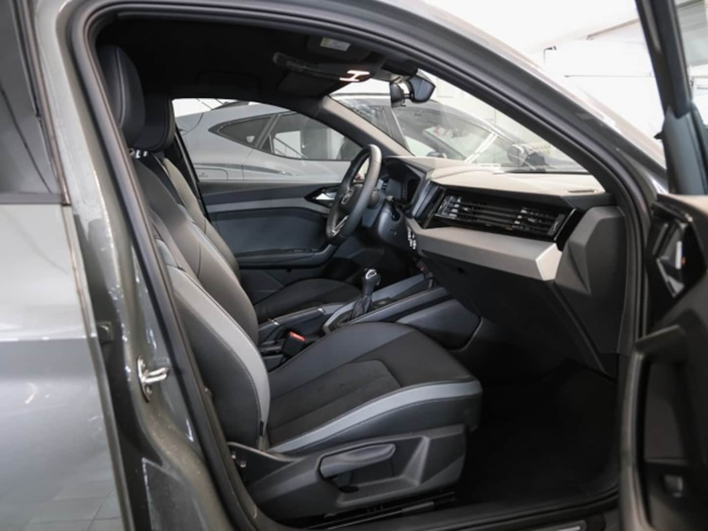Bild über Audi A1 Sportback S line 25 TFSI S tronic - für weitere Informationen kontaktieren Sie den Audi Partner