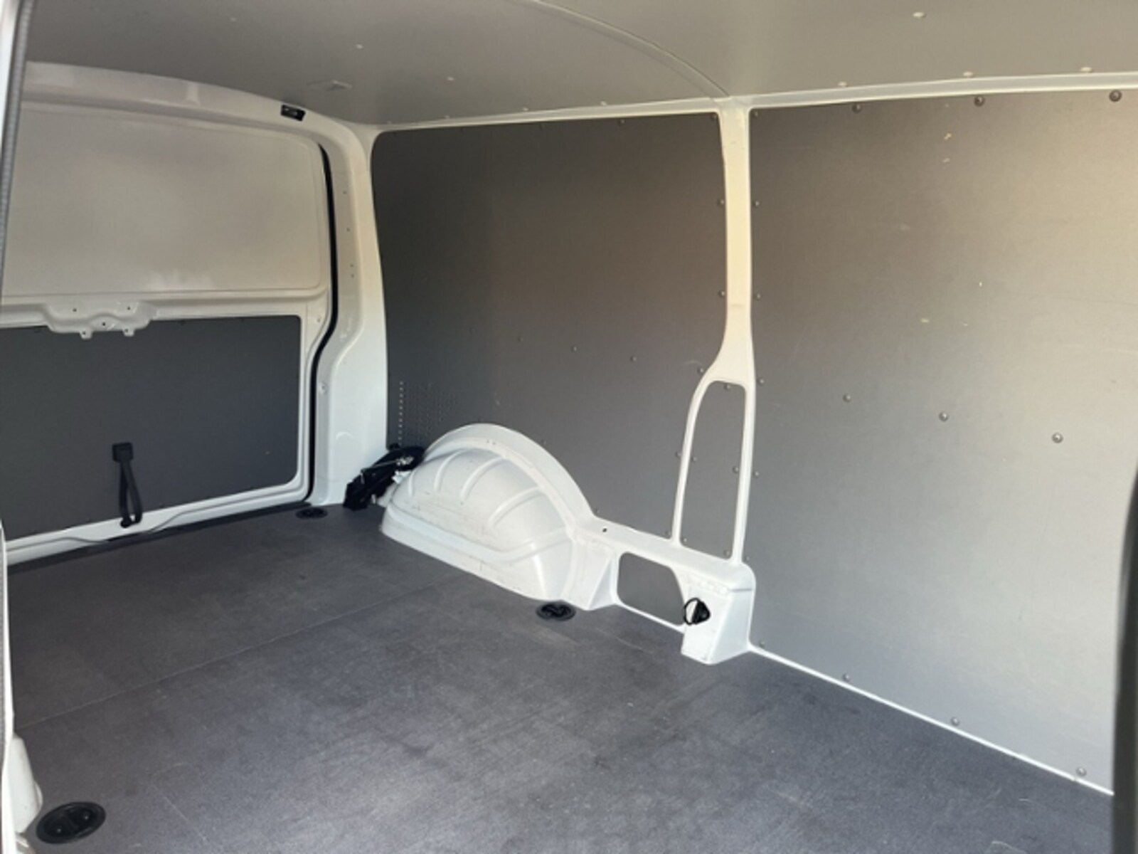Volkswagen T6.1 Transporter Kasten langer Radstand – Bild 18