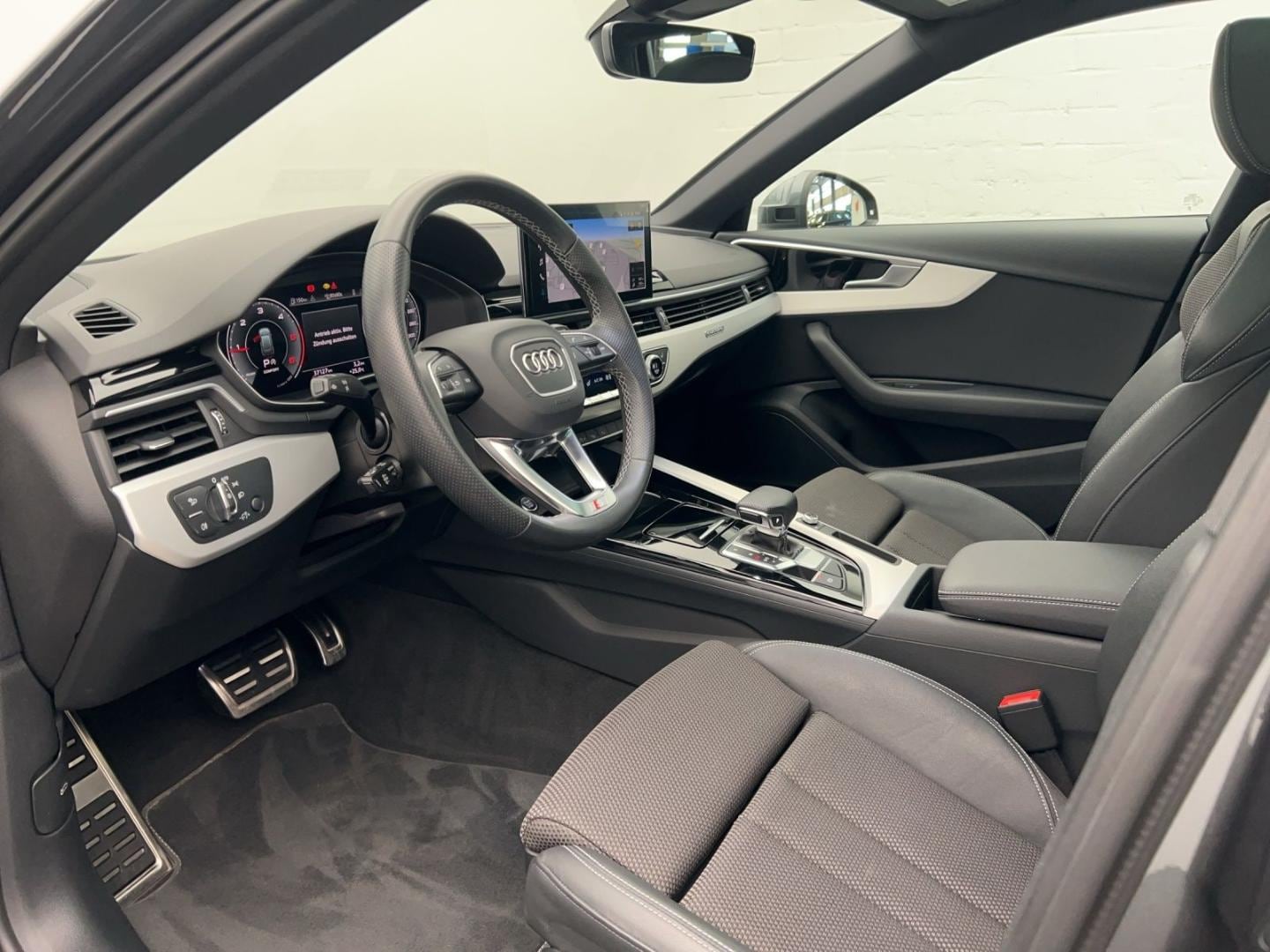 Bild über Audi A4 Avant S line 40 TDI quattro S tronic - für weitere Informationen kontaktieren Sie den Audi Partner