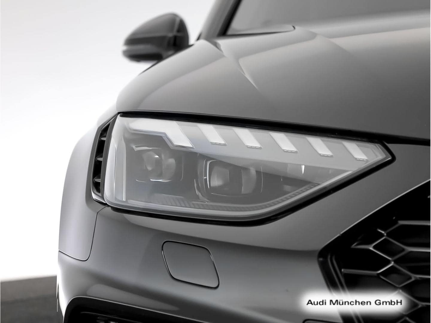 Bild über Audi RS 4 Avant TFSI quattro tiptronic - für weitere Informationen kontaktieren Sie den Audi Partner