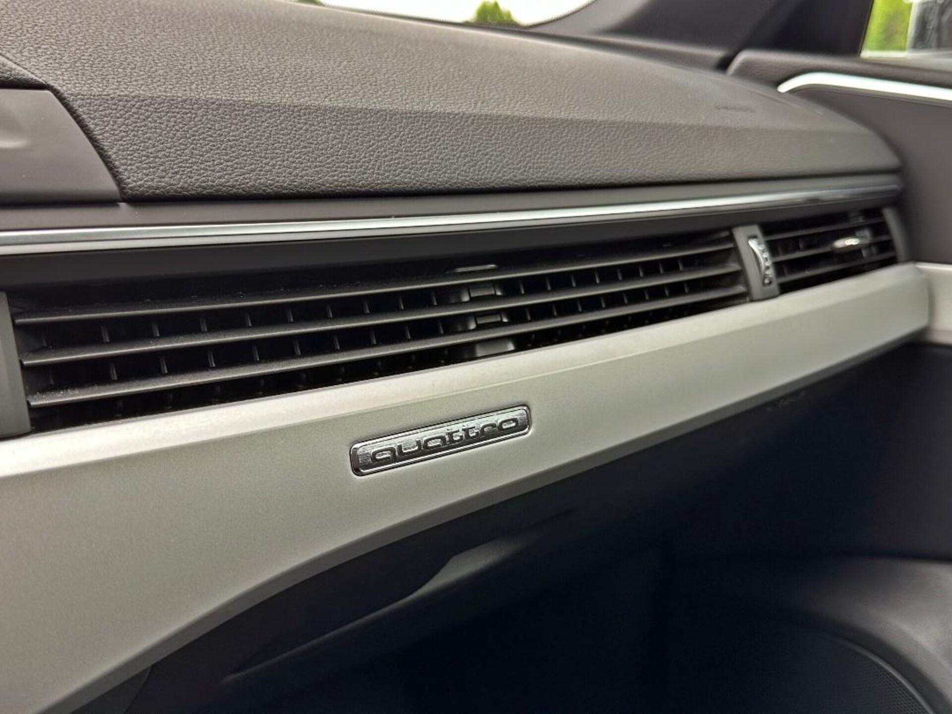 Audi A4 Avant S line
