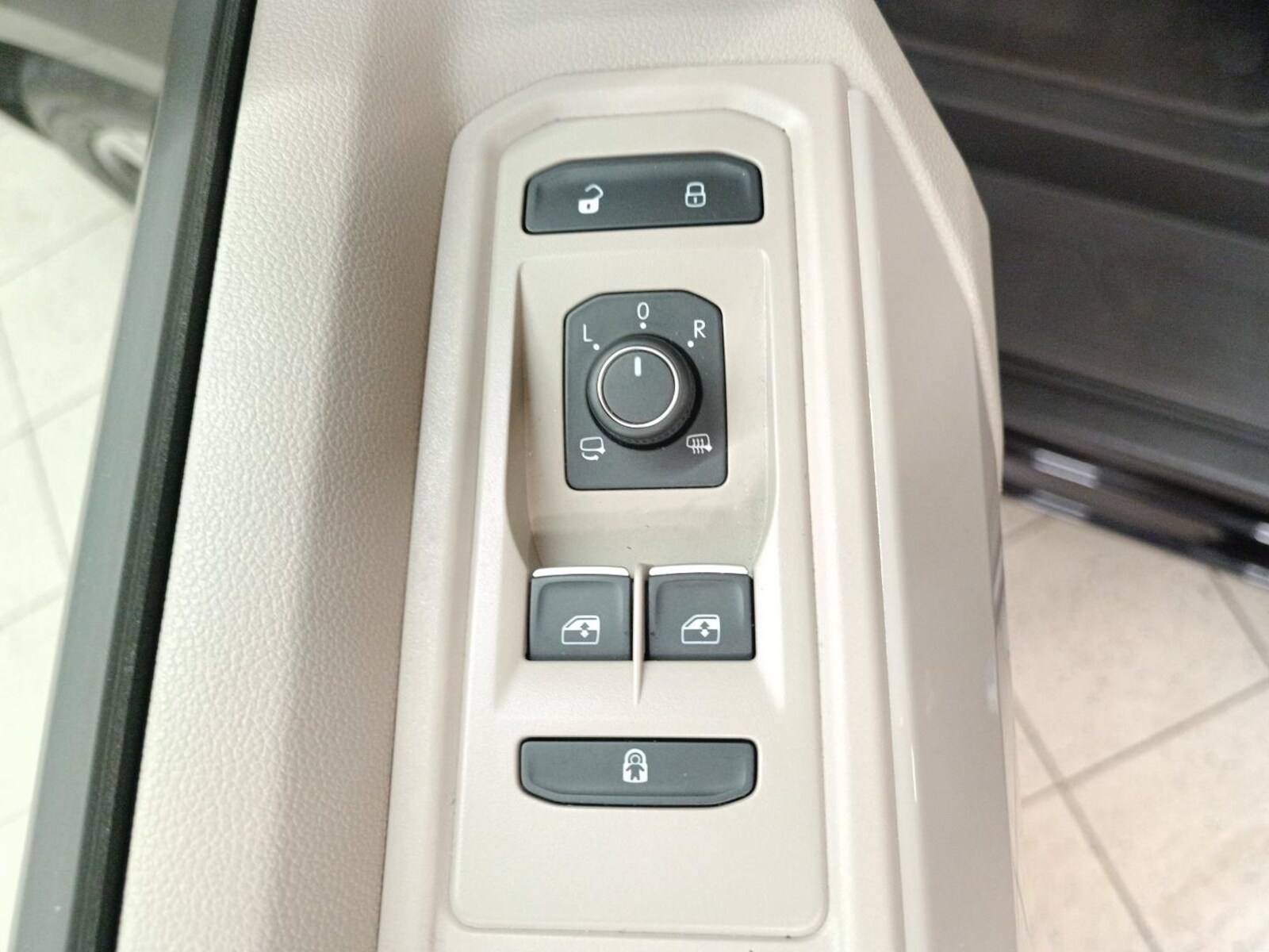 Volkswagen Multivan Langversion – Bild 15