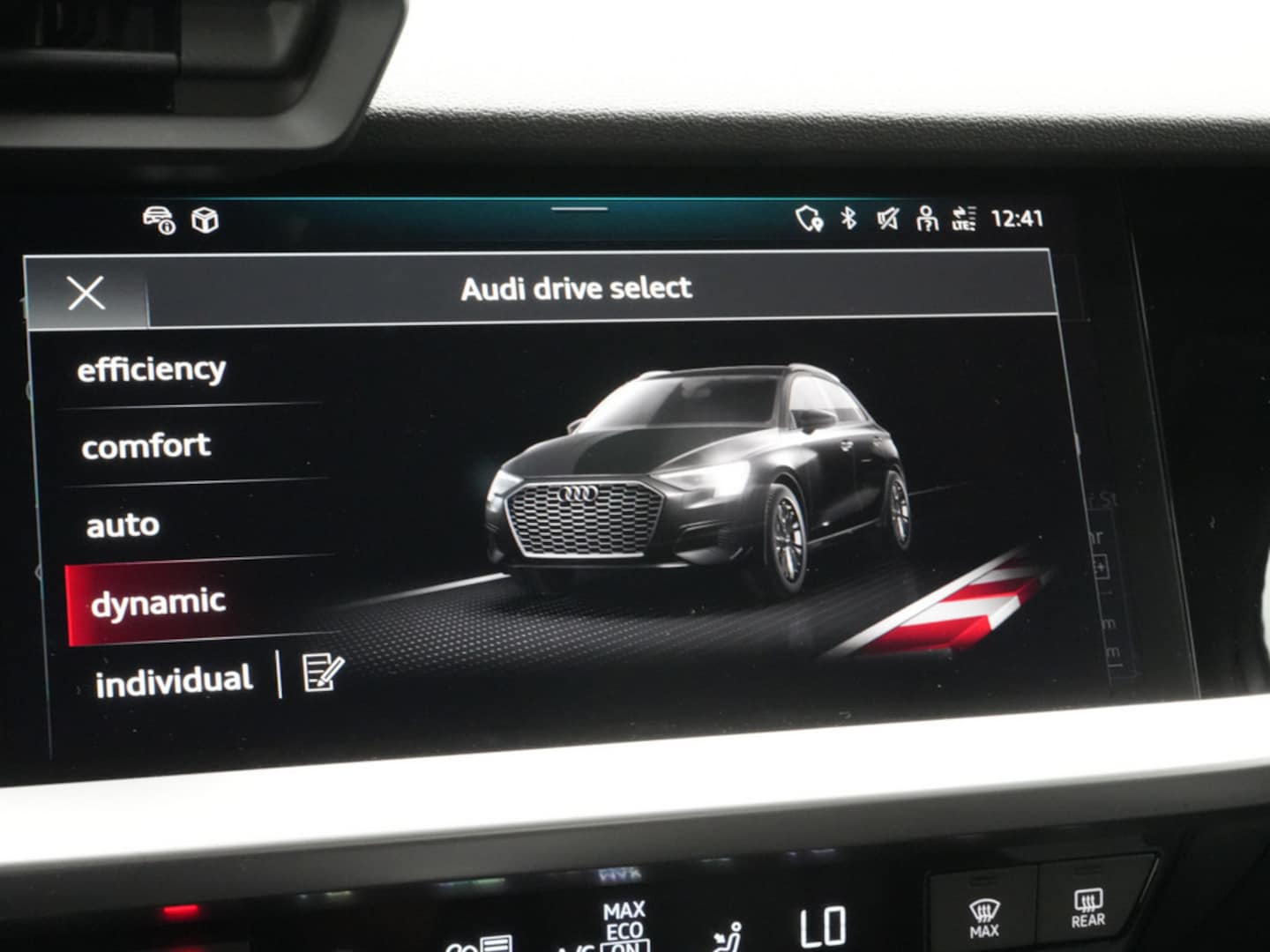 Bild über Audi A3 Sportback TFSI e 40 TFSI e S tronic - für weitere Informationen kontaktieren Sie den Audi Partner